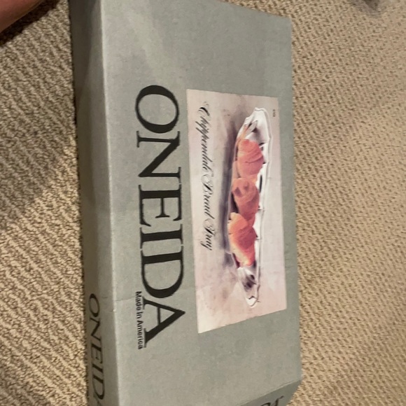 Oneida 12 inch Chippendale bread tray